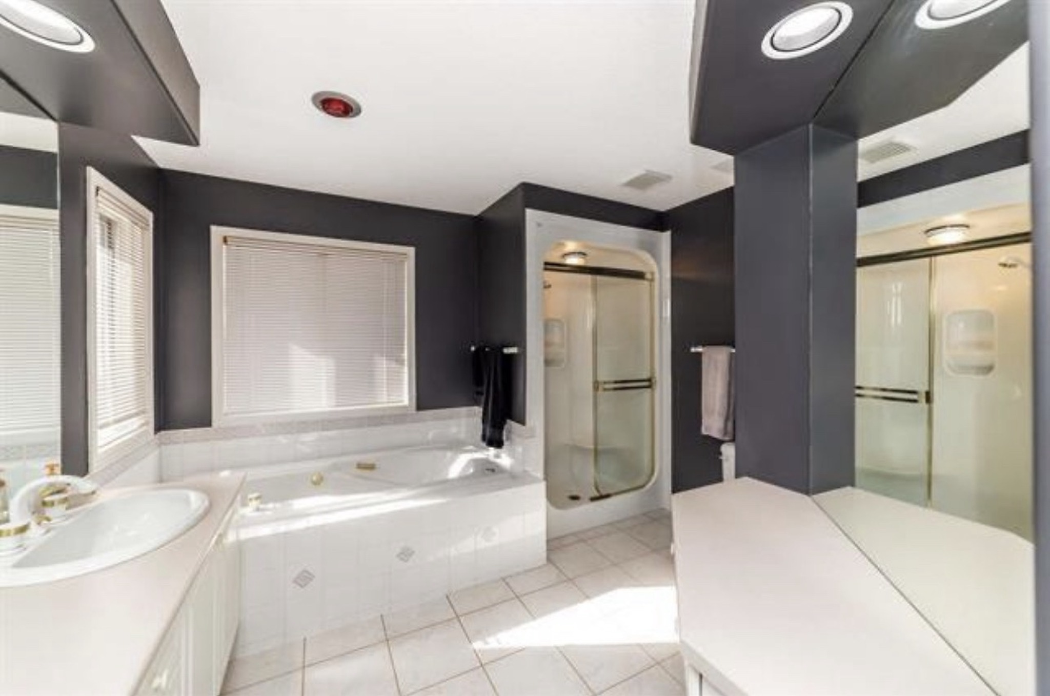 Primary bathroom before renovation