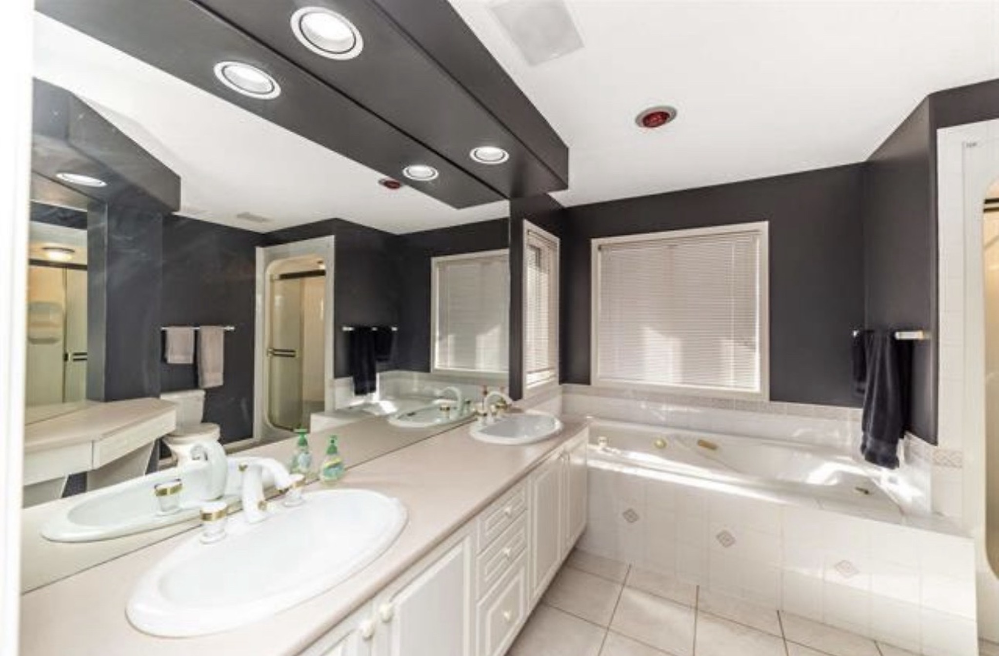 Primary bathroom before renovation